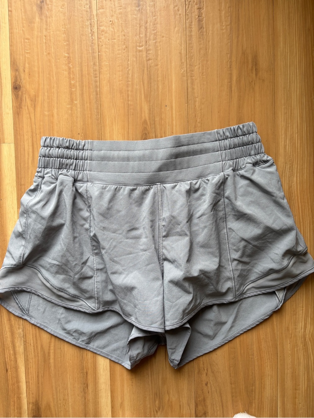 Lululemon Hotty Hot High-Rise Lined Short 2.5" Rhino Grey Size 6